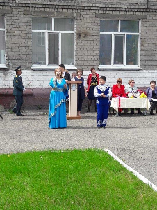 Торжественная линейка "Последний звонок"