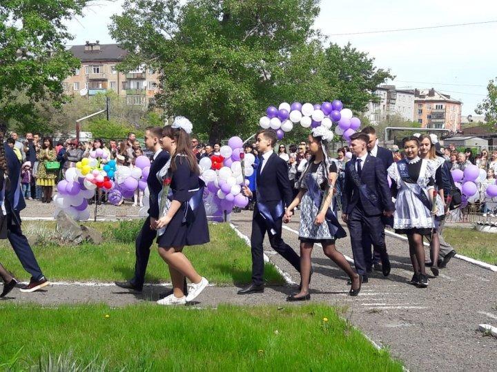 Торжественная линейка "Последний звонок"
